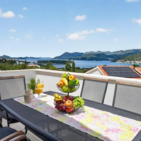 아파트 Spacious 4 Bedroom With Sea View - Free Parking