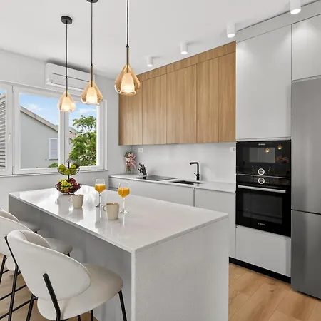 Spacious 4 Bedroom With Sea View - Free Parking 두브로브니크