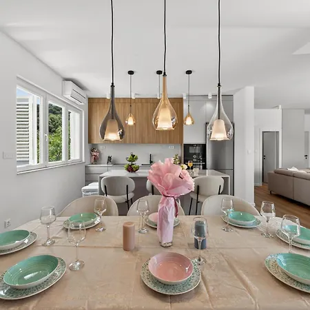 Spacious 4 Bedroom With Sea View - Free Parking * 두브로브니크