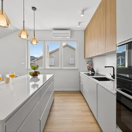 Spacious 4 Bedroom With Sea View - Free Parking 아파트 두브로브니크