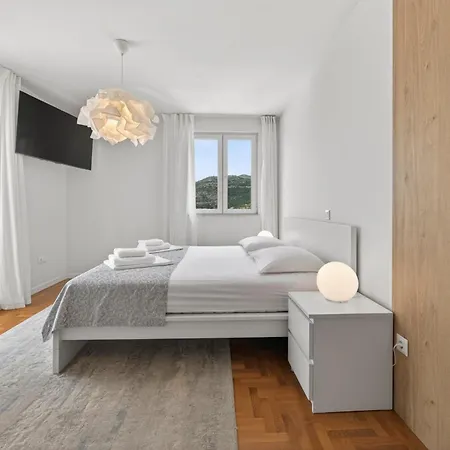 Spacious 4 Bedroom With Sea View - Free Parking * 두브로브니크