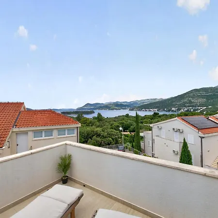Spacious 4 Bedroom With Sea View - Free Parking Apartman *