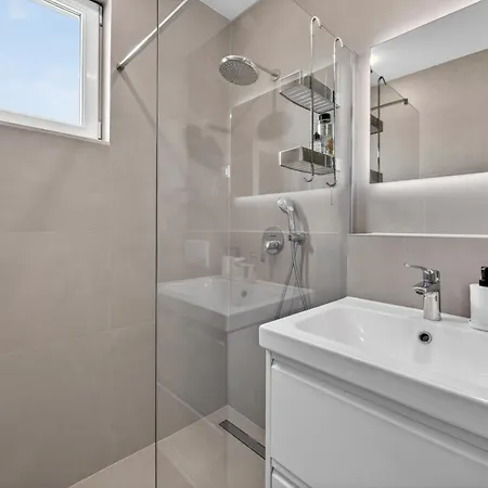 Spacious 4 Bedroom With Sea View - Free Parking 두브로브니크