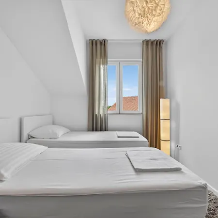 아파트 Spacious 4 Bedroom With Sea View - Free Parking 두브로브니크