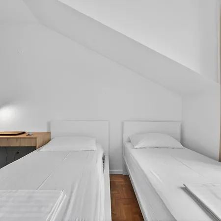 아파트 Spacious 4 Bedroom With Sea View - Free Parking