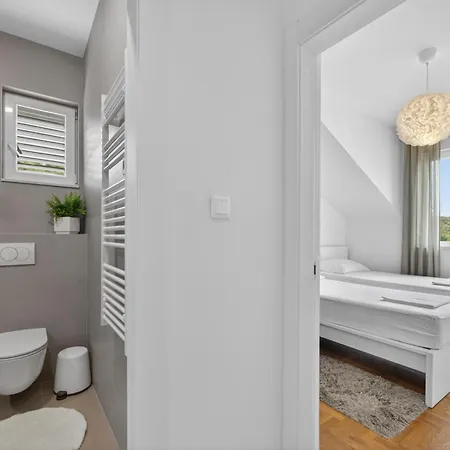 Spacious 4 Bedroom With Sea View - Free Parking * Dubrovnik