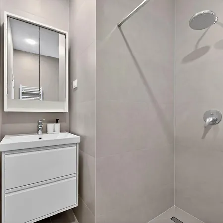 Spacious 4 Bedroom With Sea View - Free Parking 아파트 *