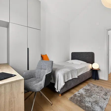 Apartman Spacious 4 Bedroom With Sea View - Free Parking *