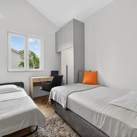 Spacious 4 Bedroom With Sea View - Free Parking 아파트 두브로브니크