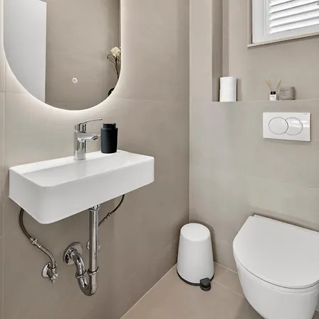 Spacious 4 Bedroom With Sea View - Free Parking Apartman
